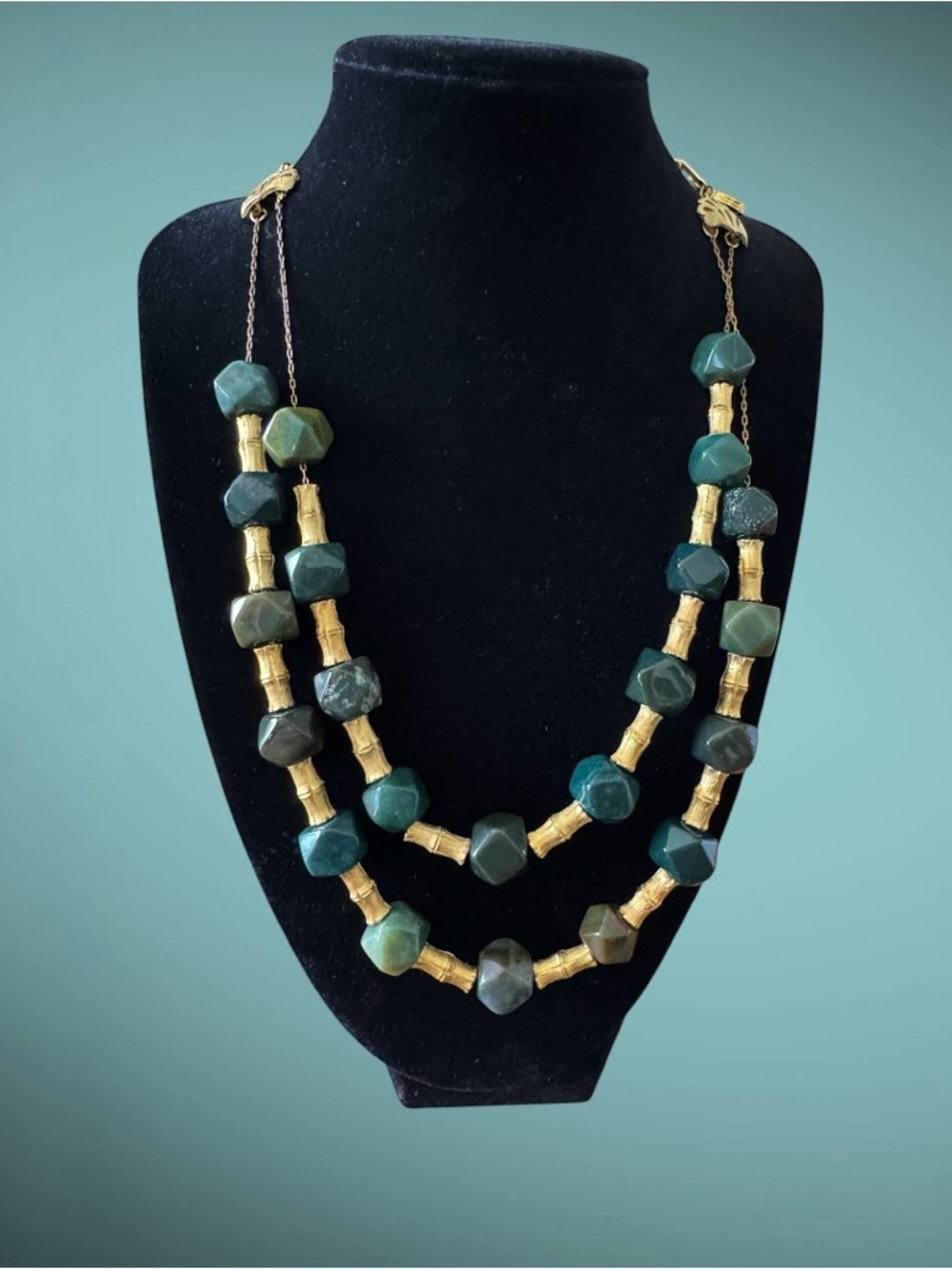 Vtg Gold and Dark Green Faceted Bead Layered Necklace. Pre-owned great condition